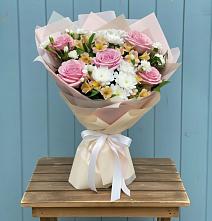 Букет цветов из:  Гвоздики, Орхидеи и Розы в Лямино