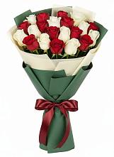 Букет Микс из красных и белых роз в Лямино