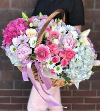 Композиция солнечный день в Лямино Цветочная композиция из Розы, Хризантемы, Пионы и Лизиантусы в корзине в Лямино