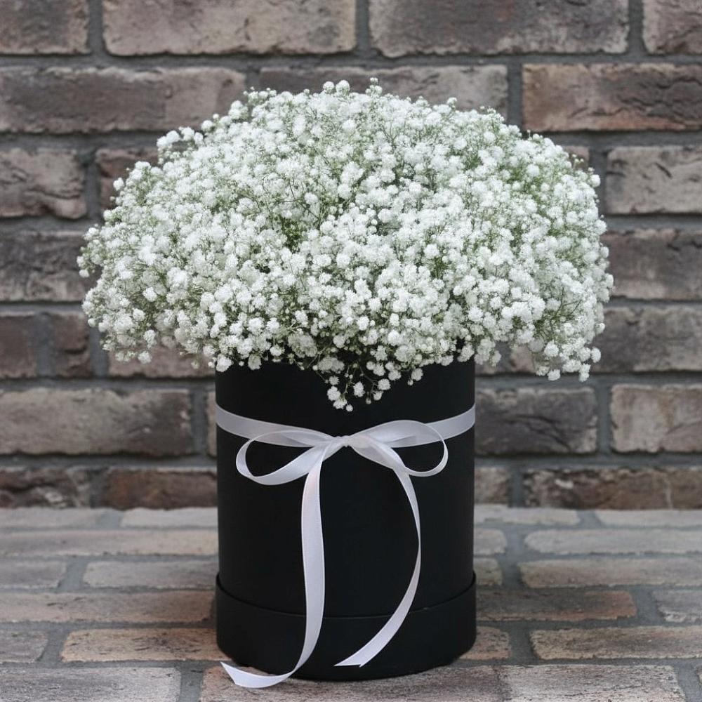 Цветочная композиция из Гипсофила в шляпной коробке в Лямино