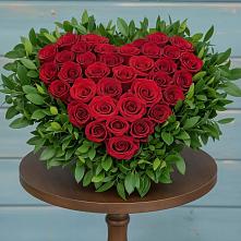 Цветочная композиция из Розы в виде сердца в Лямино