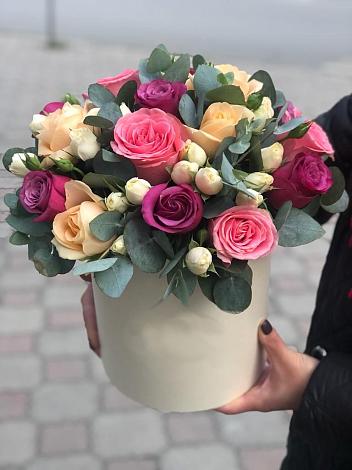 Цветочная композиция из Розы в шляпной коробке в Лямино