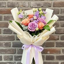 Букет цветов из:  Лизиантусы и Розы в Лямино