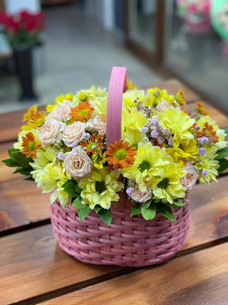 Цветочная композиция из Хризантемы и Розы в корзине в Лямино