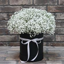 Цветочная композиция из Гипсофила в шляпной коробке в Лямино