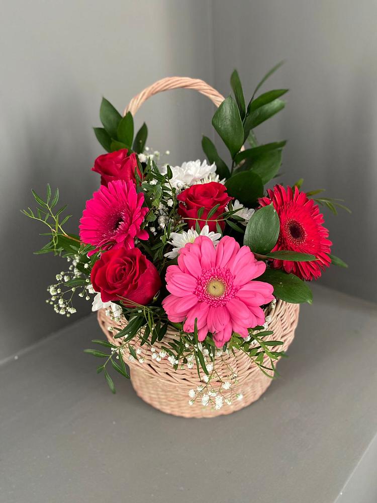 Цветочная композиция из Розы, Хризантемы и Герберы в корзине в Лямино