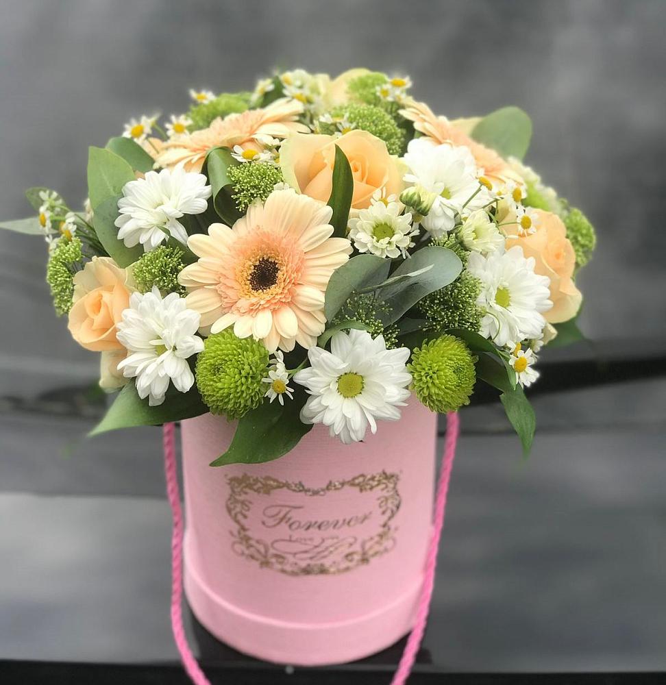 Цветочная композиция из Розы, Герберы и Хризантемы в шляпной коробке в Лямино