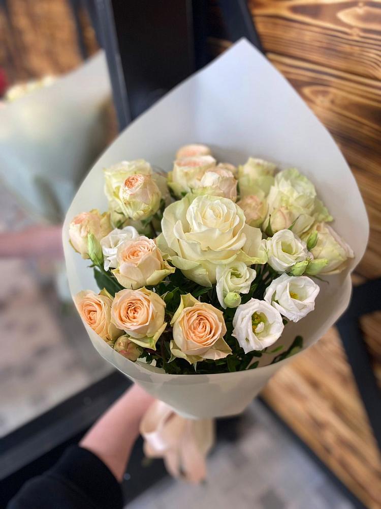 Букет цветов из: Розы и Лизиантусы в Лямино